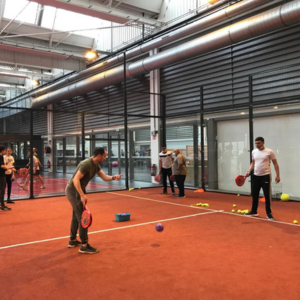 Accompagner des personnes en situation de handicap à jouer au Padel Tennis