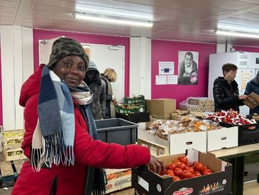 Distribution de colis alimentaires avec les Restos du Coeur (10ème)