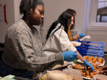 Distribuez des repas chauds avec l'Armée du Salut