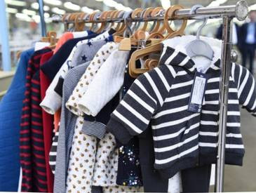 Tri de vêtements pour enfants