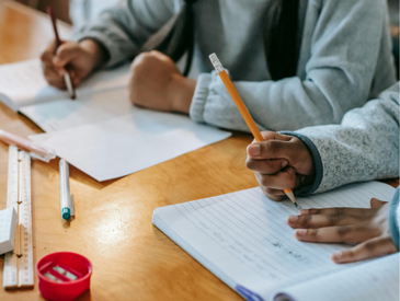 Aide aux devoirs et goûter avec les enfants - Ecole Urbain Le Verrier