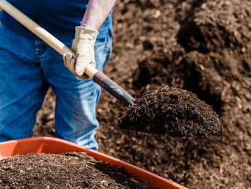 On retourne le compost
