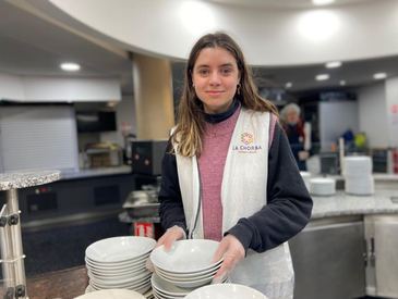 Distribution de repas chauds avec la Chorba à l'Hôtel de Ville