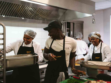 Aide en cuisine et garde d'enfants avec Refugee Food (14ème)