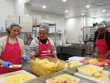 Confectionnez des repas chauds pour les plus démunis