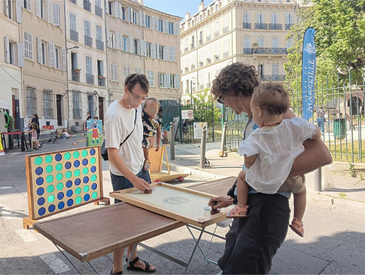 Animation de la ludothèque itinérante – Grands jeux en bois à la Cité des Arts de la Rue
