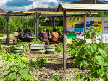 Jardinage et bricolage à La Prairie du Canal